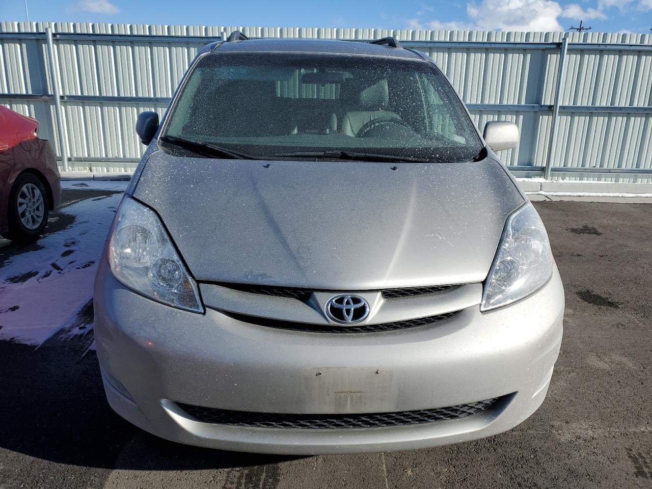 2010 Toyota Sienna - Image 5