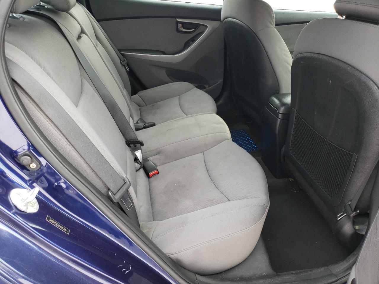 2012 Hyundai Elantra - Image 10