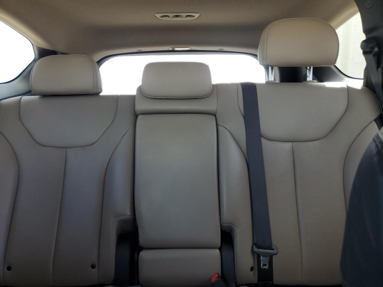 2022 Hyundai Santa Fe - Image 10