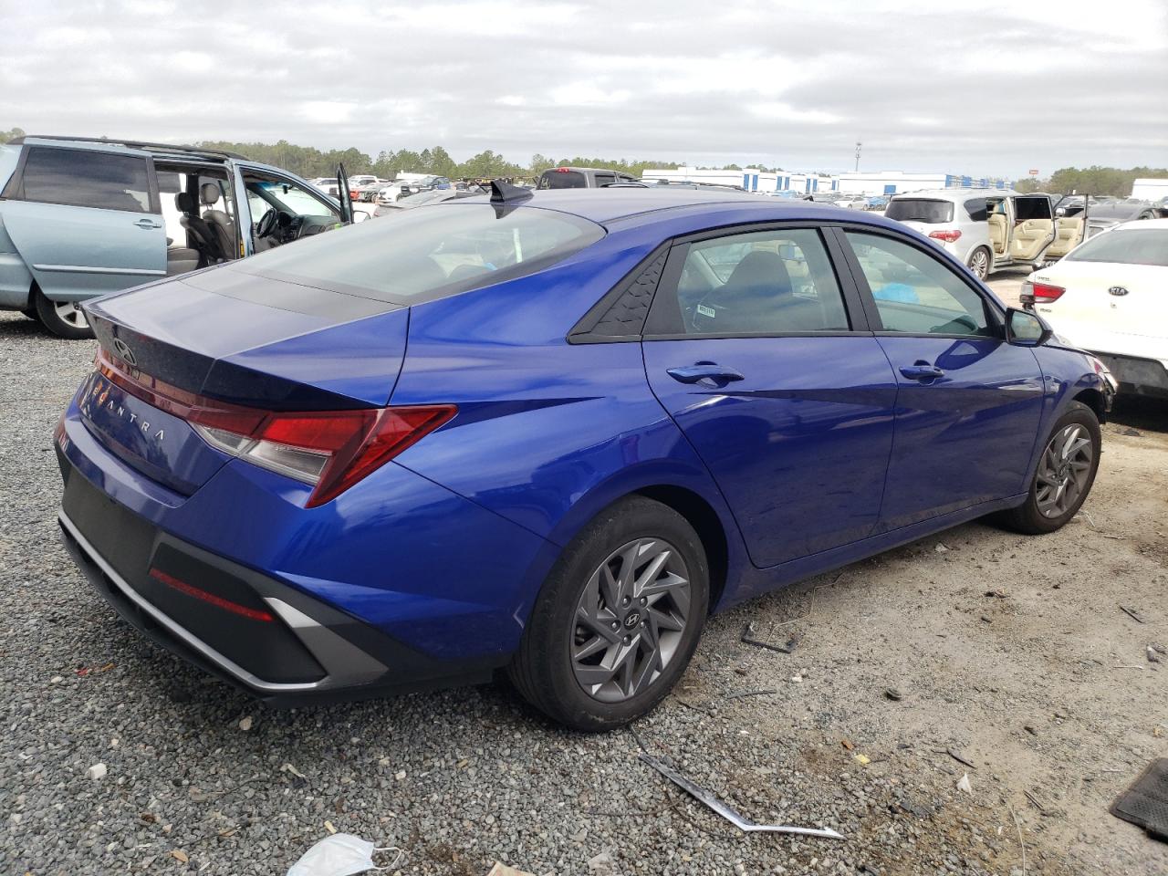 2024 Hyundai Elantra - Image 3