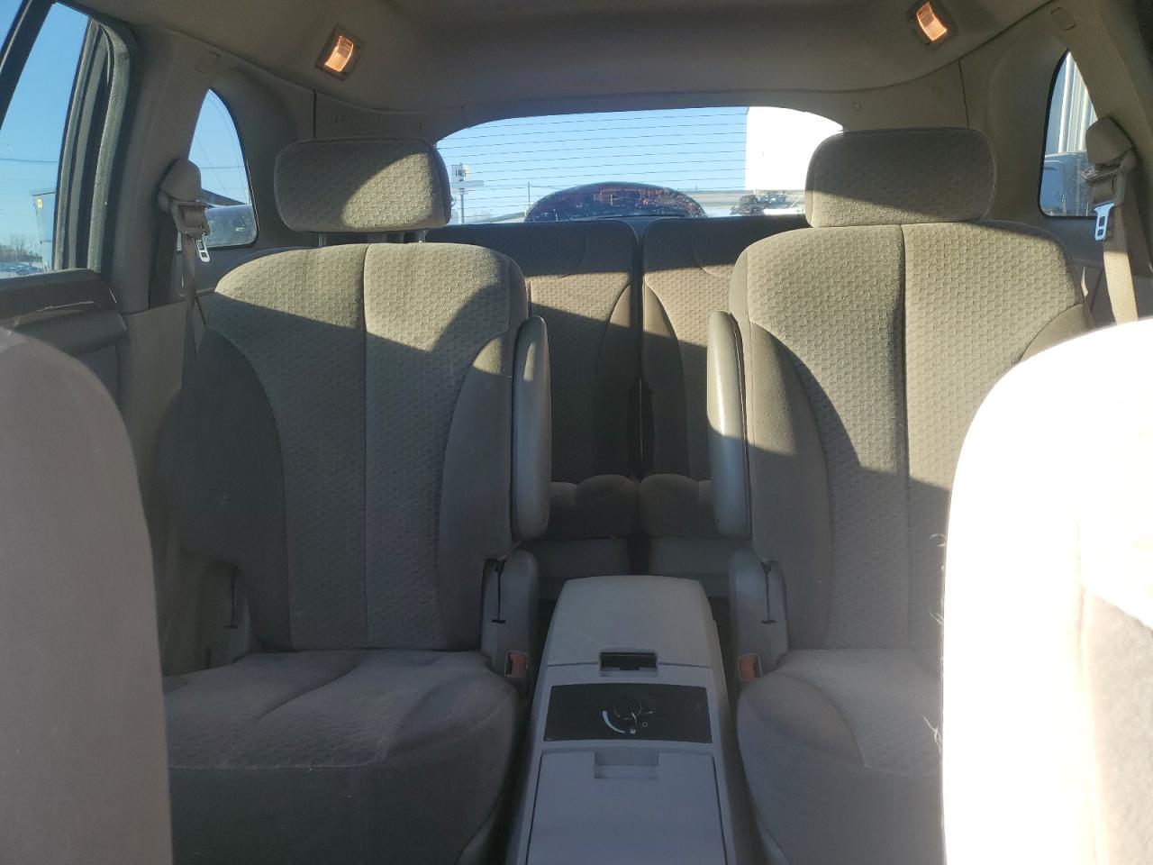 2004 Chrysler Pacifica - Image 10