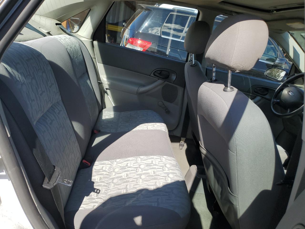 2005 Ford Focus - Image 10