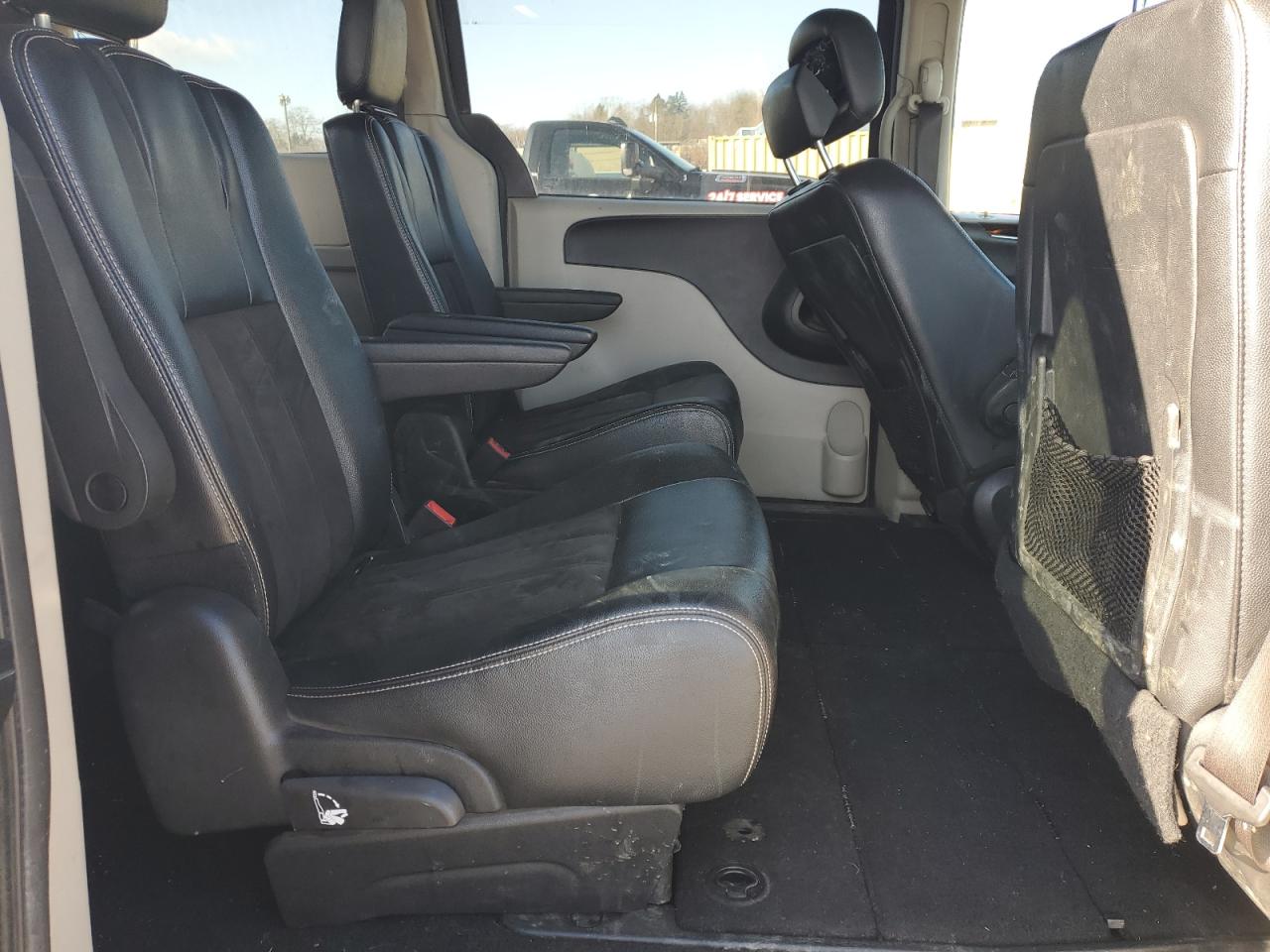2019 Dodge Caravan - Image 11