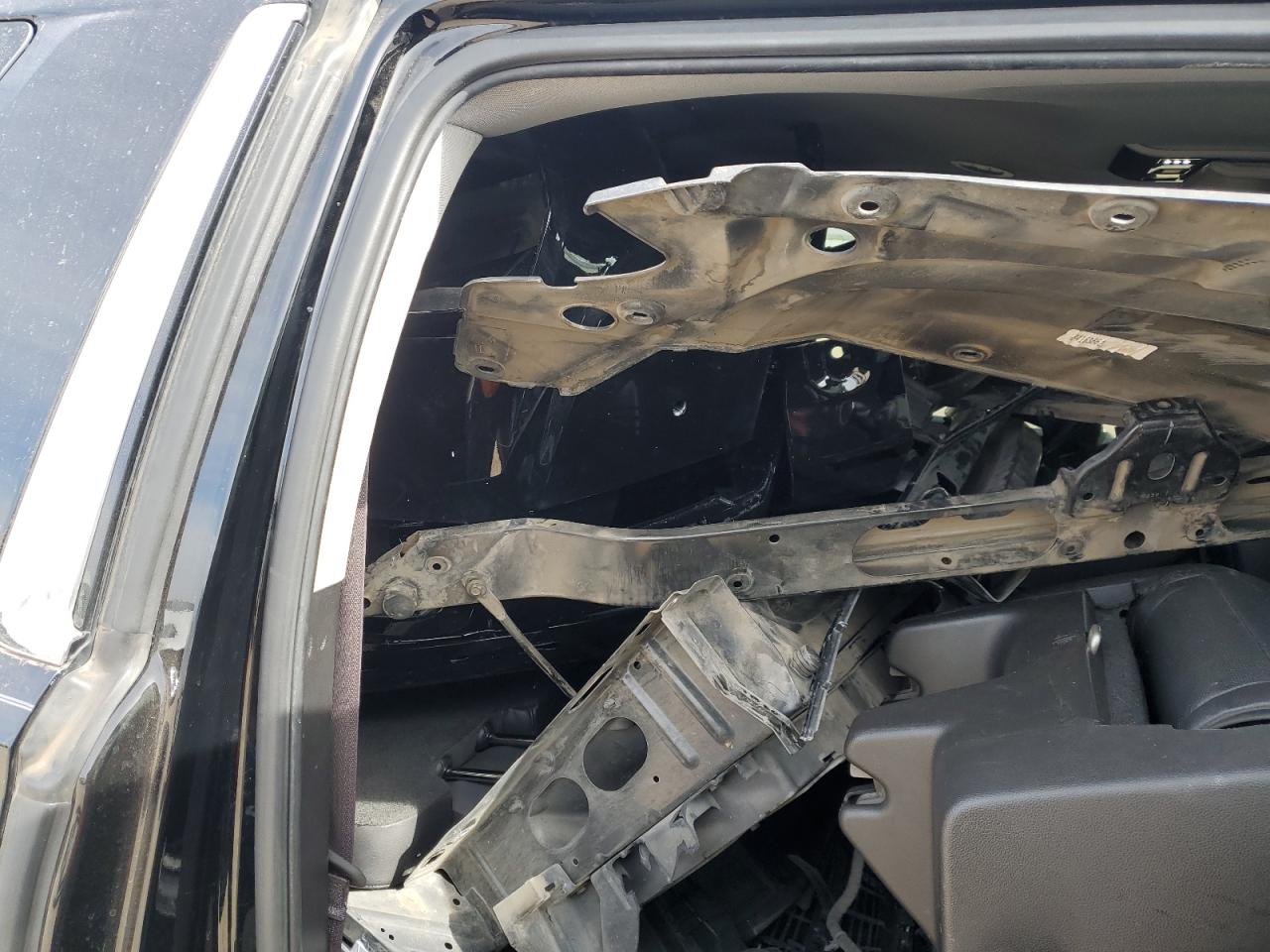 2017 Cadillac Escalade - Image 13