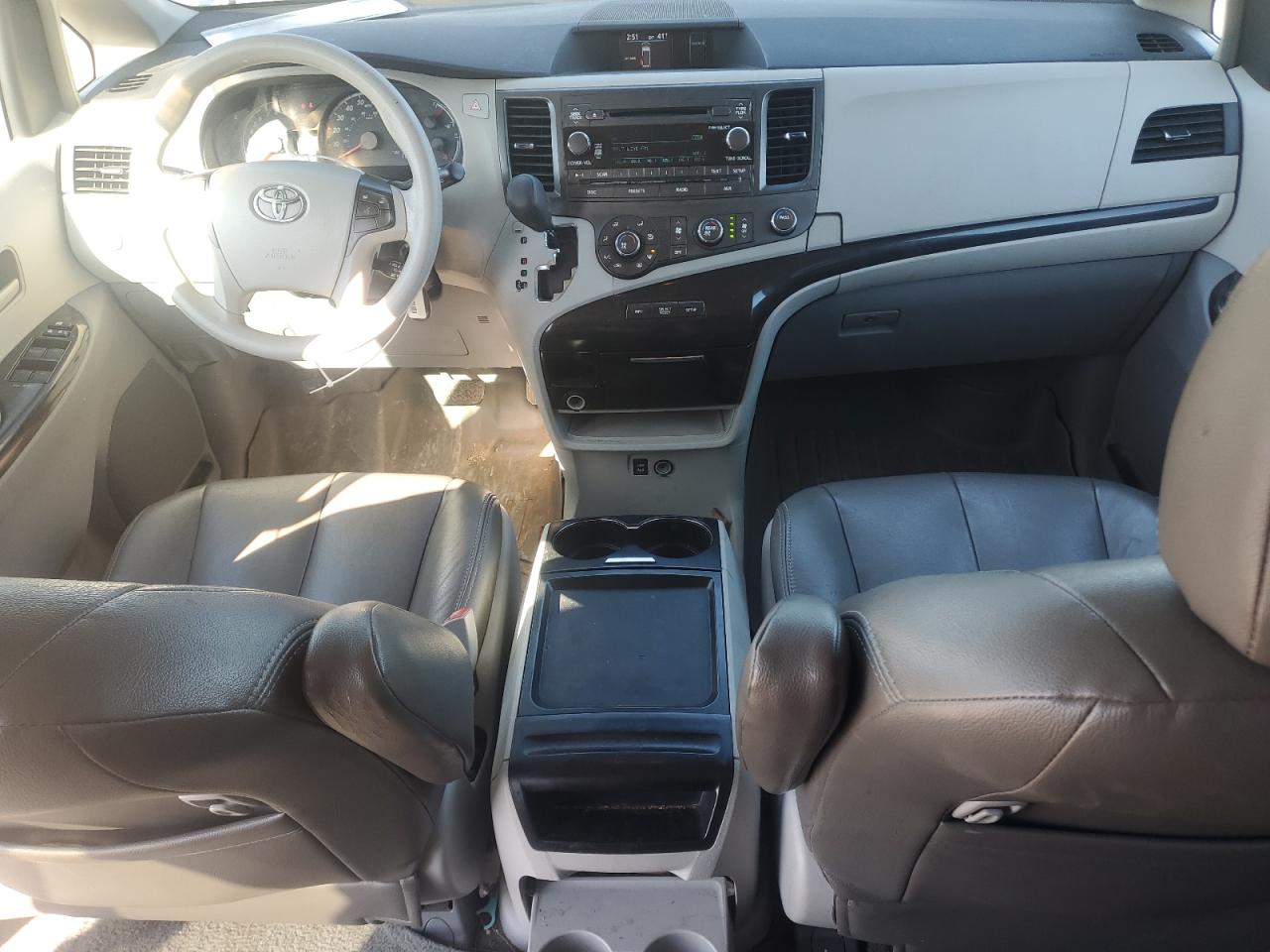 2011 Toyota Sienna - Image 8