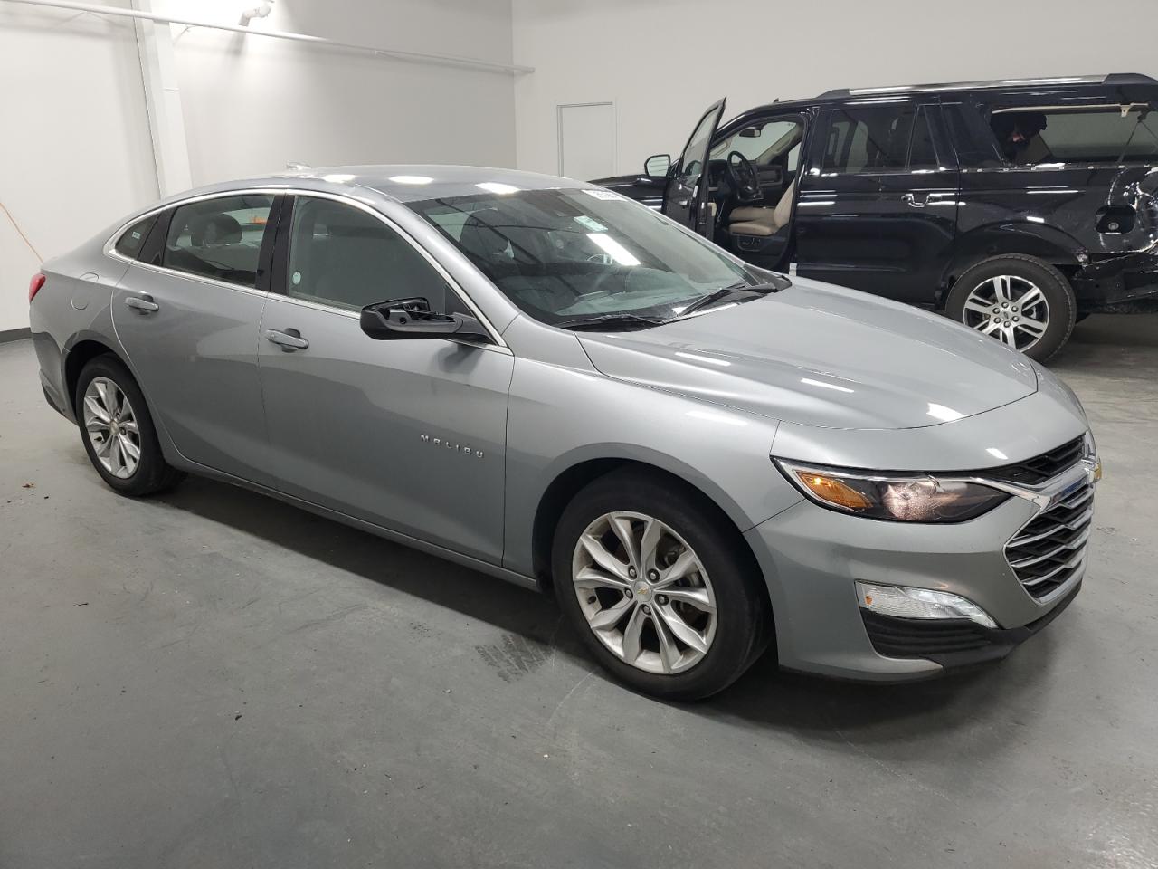 2023 Chevrolet Malibu - Image 4