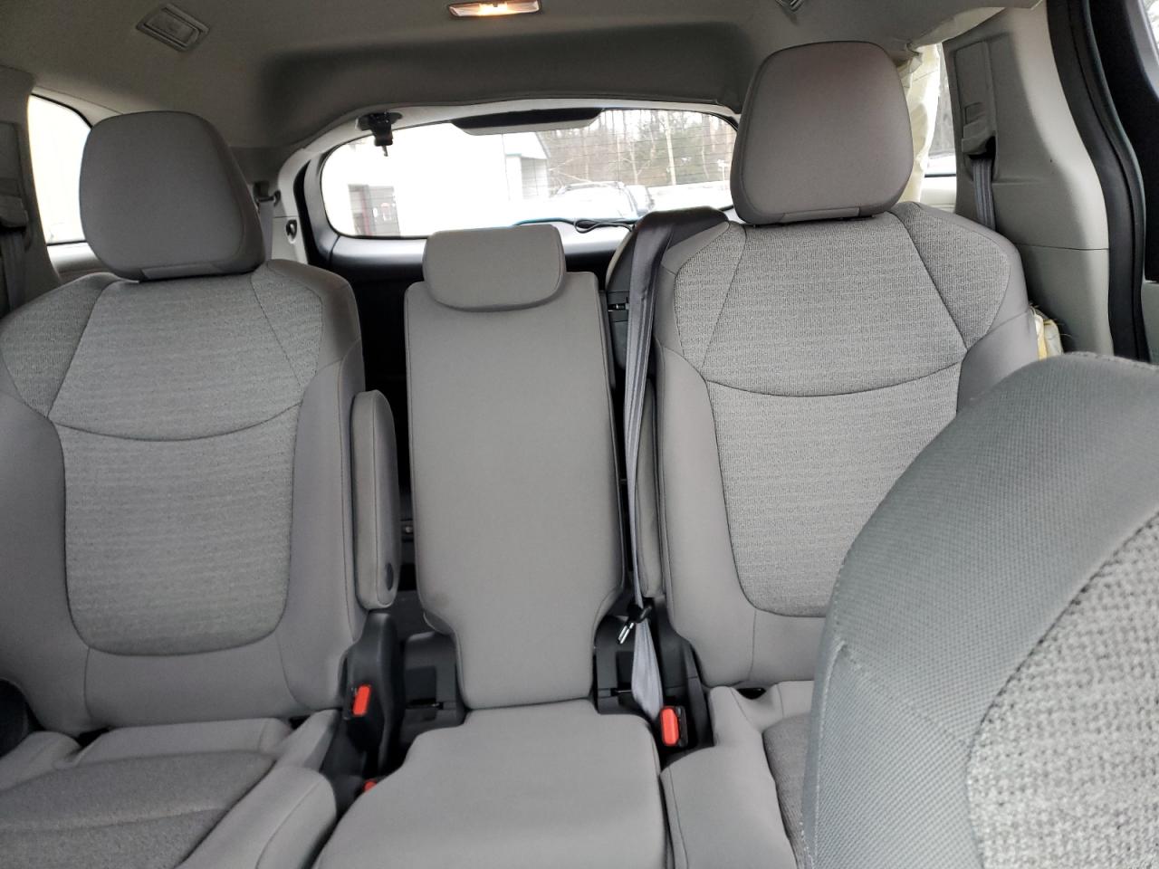 2021 Toyota Sienna - Image 10