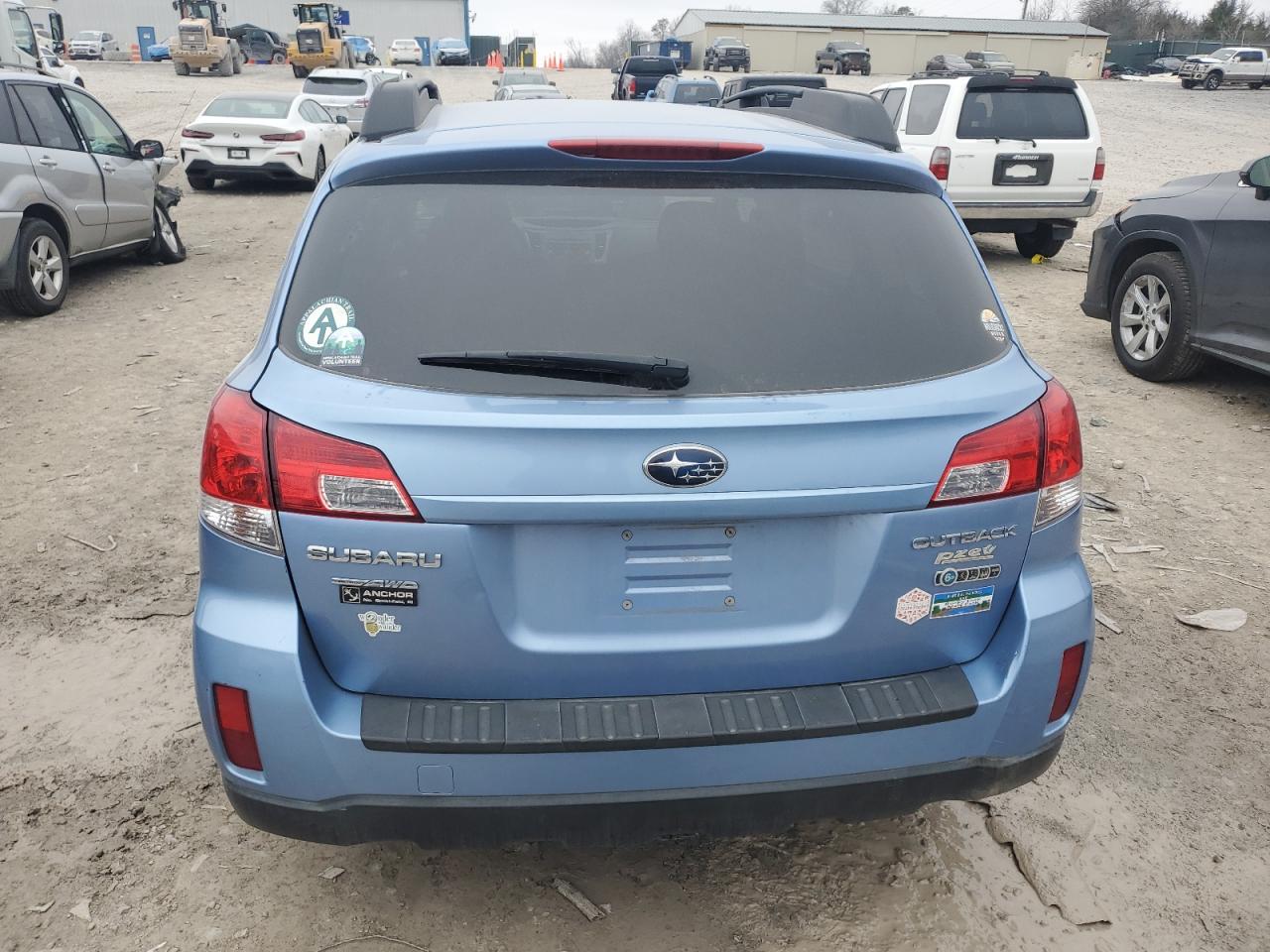2010 Subaru Outback - Image 6