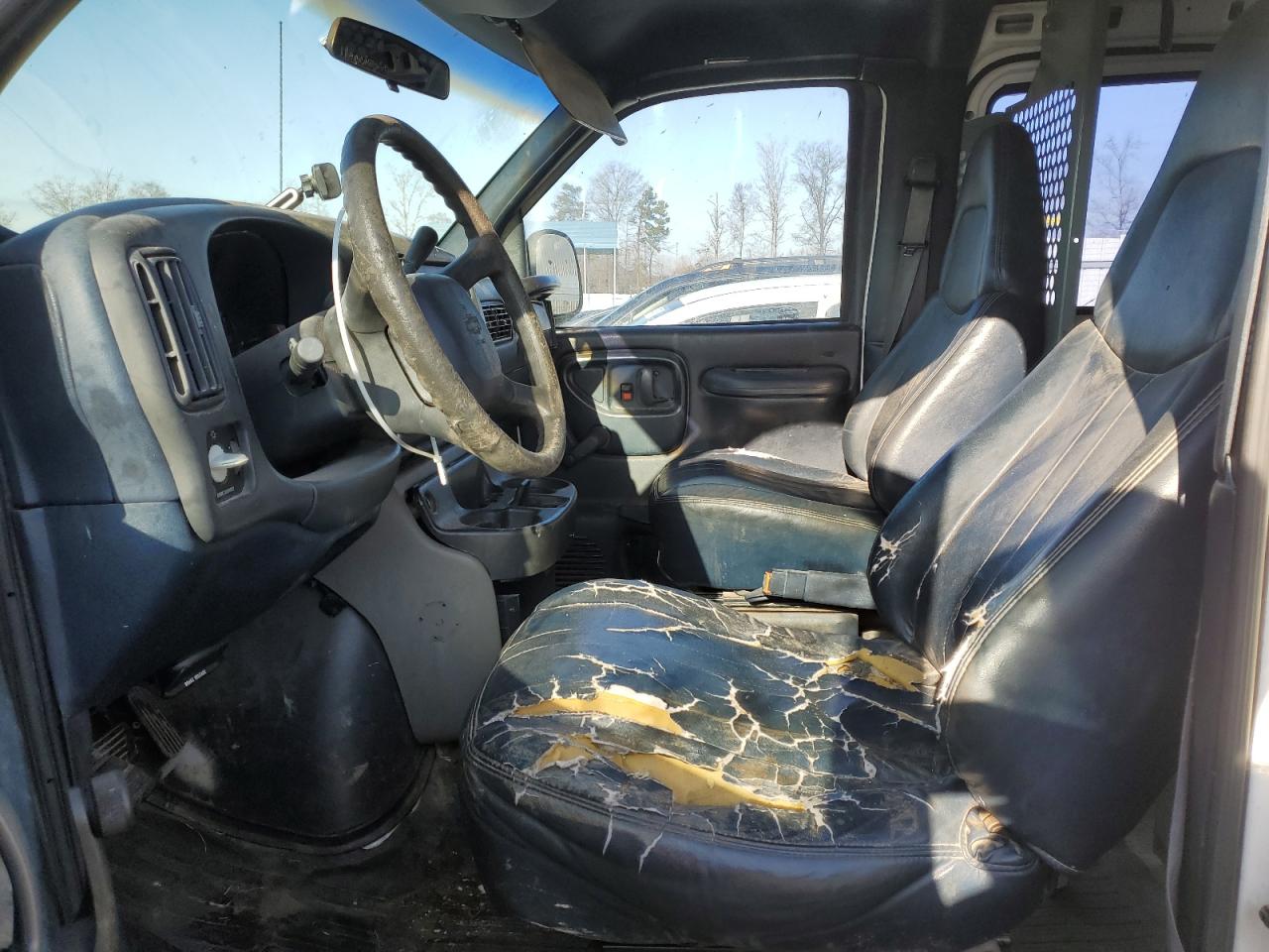 2000 Chevrolet Express - Image 7