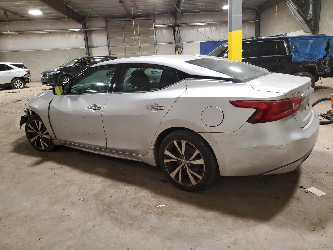 2016 Nissan Maxima - Image 2
