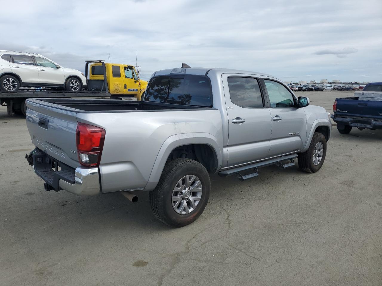 2019 Toyota Tacoma - Image 3