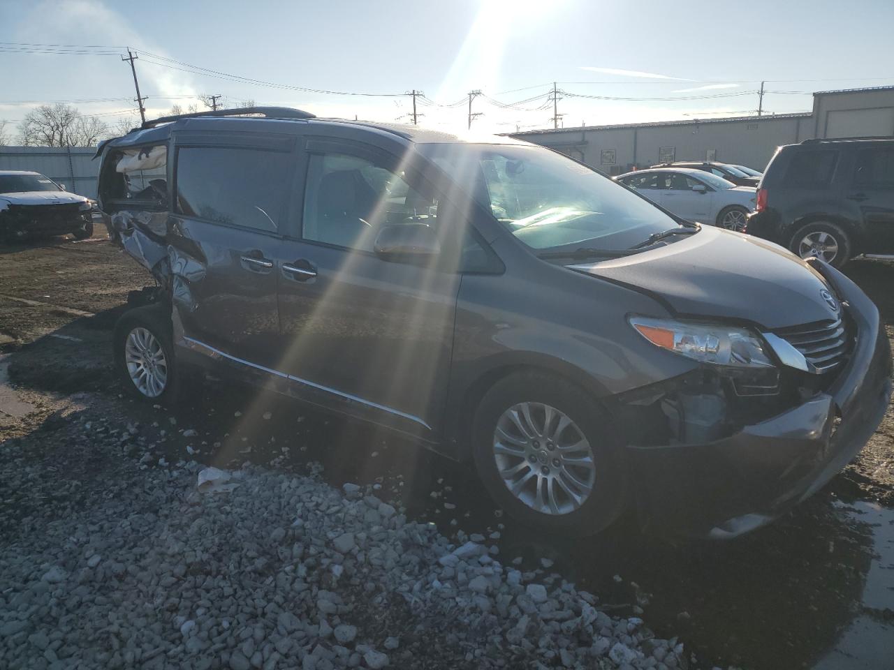 2015 Toyota Sienna - Image 4