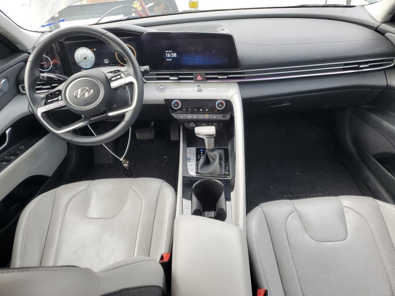 2021 Hyundai Elantra - Image 8