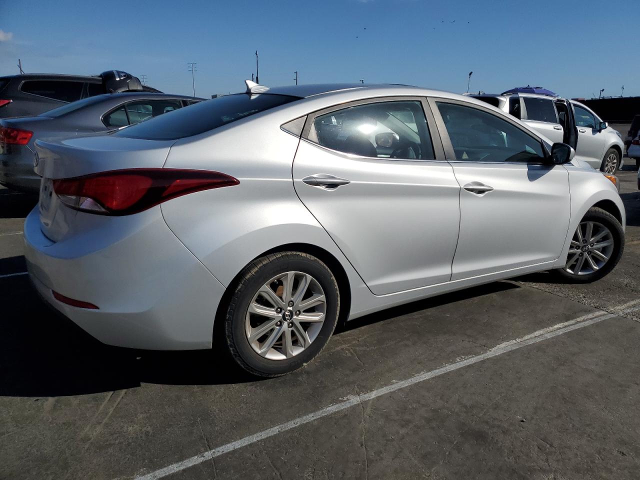 2015 Hyundai Elantra - Image 3