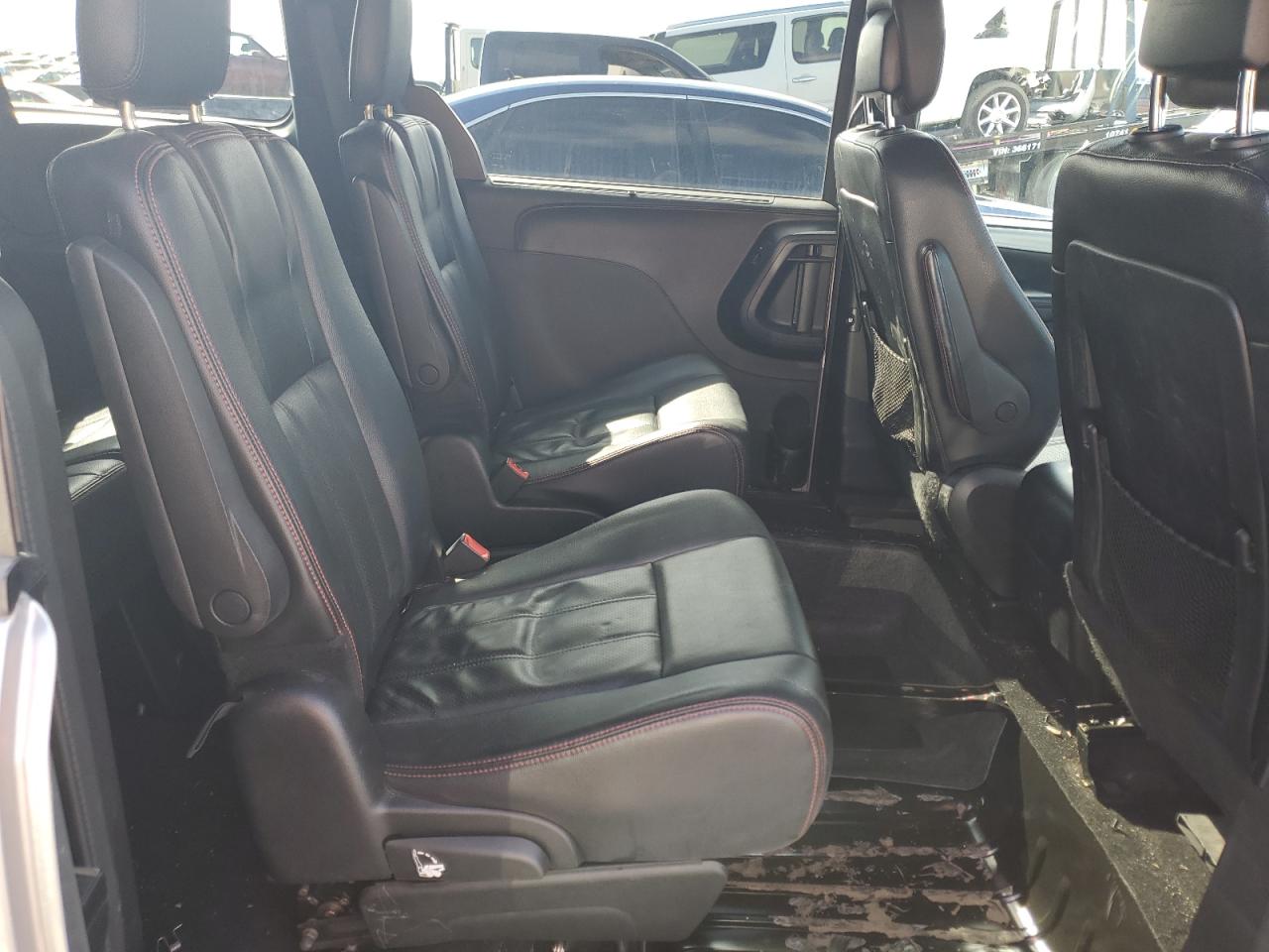 2019 Dodge Caravan - Image 11