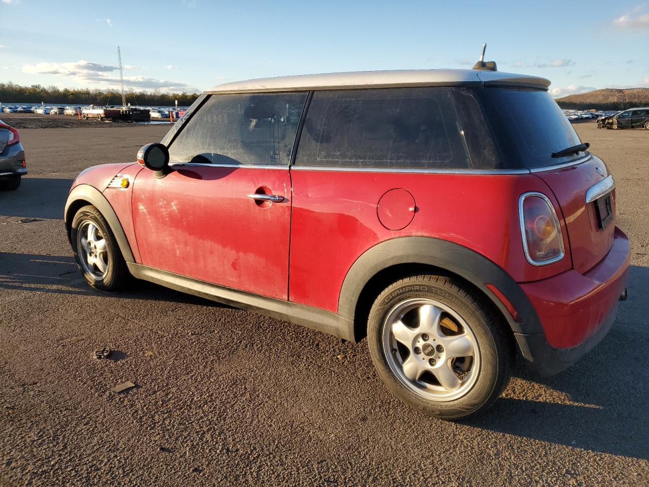 2010 MINI Cooper - Image 2