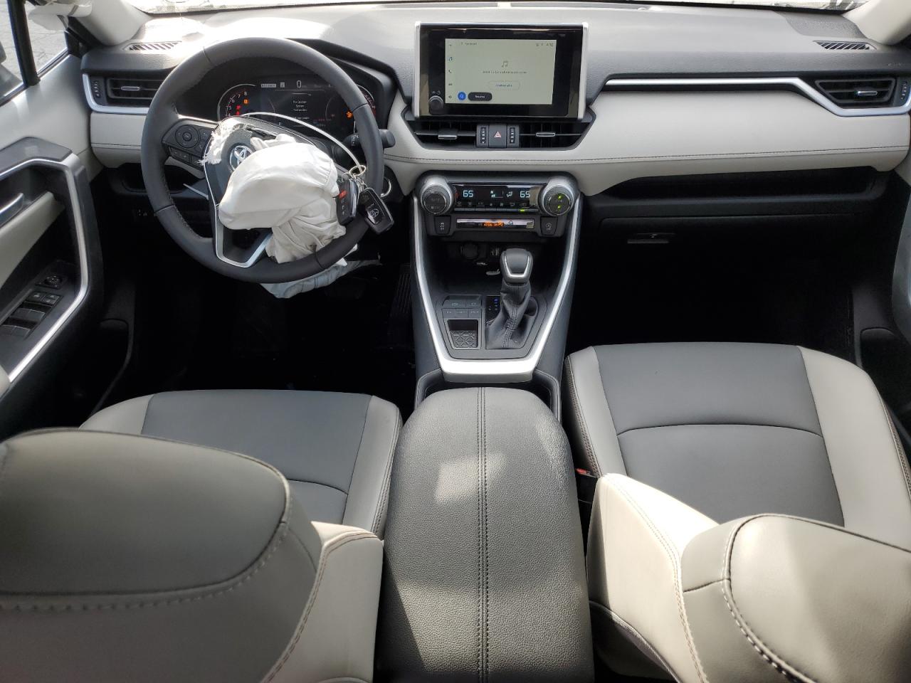 2024 Toyota RAV 4 - Image 8