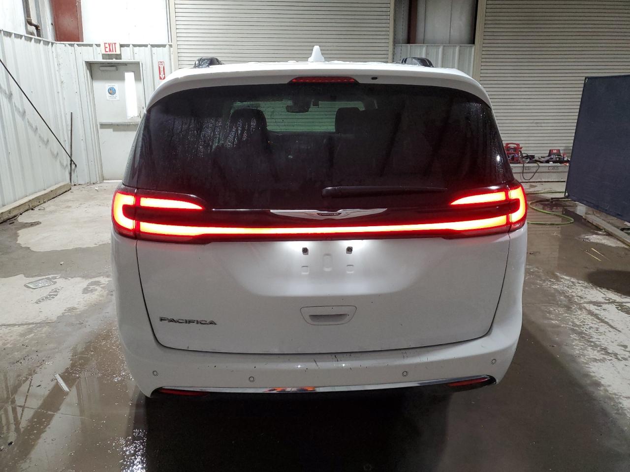 2022 Chrysler Pacifica - Image 6