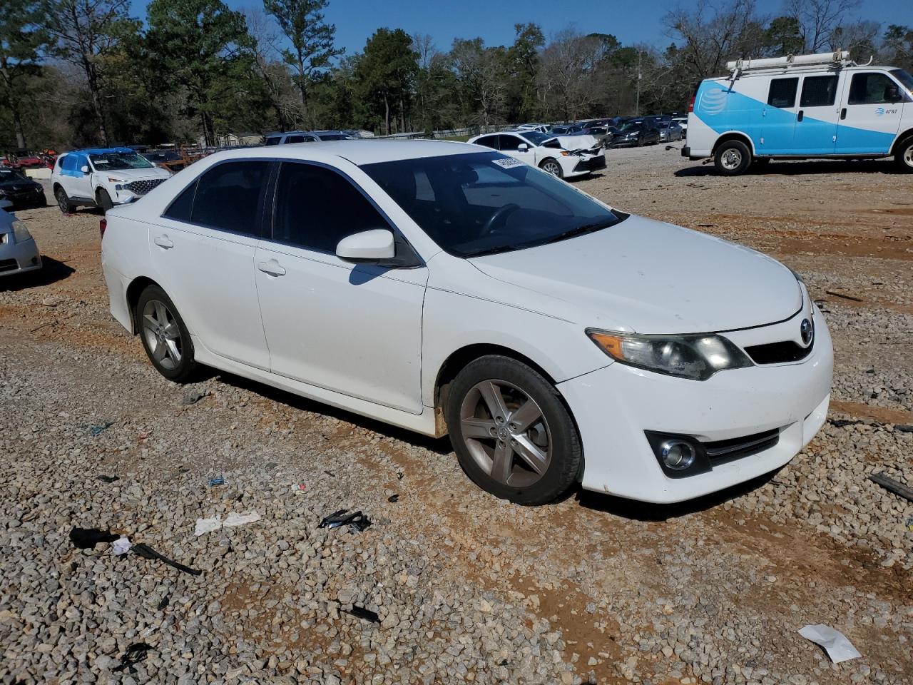 2014 Toyota Camry - Image 4