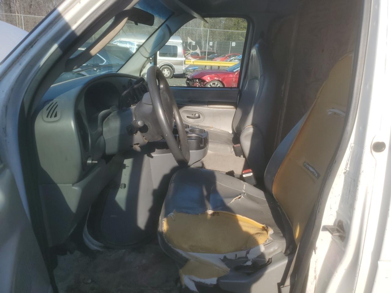 2004 Ford Econoline - Image 7