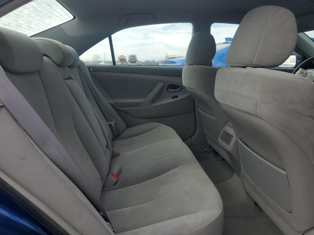 2009 Toyota Camry - Image 10