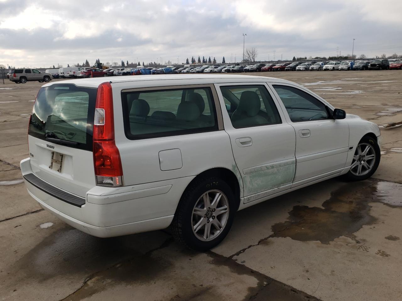 2005 Volvo V70 - Image 3