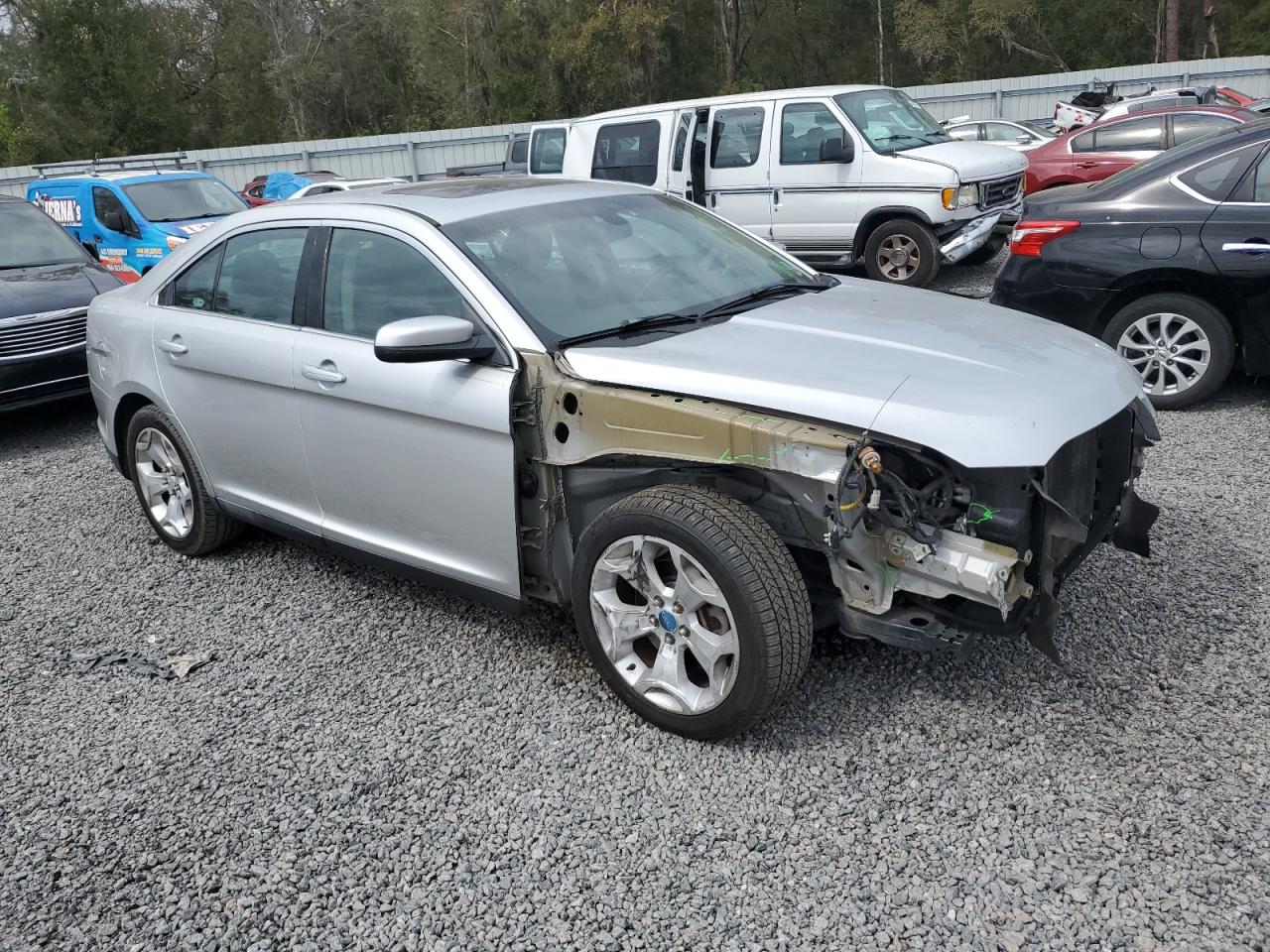 2010 Ford Taurus - Image 4