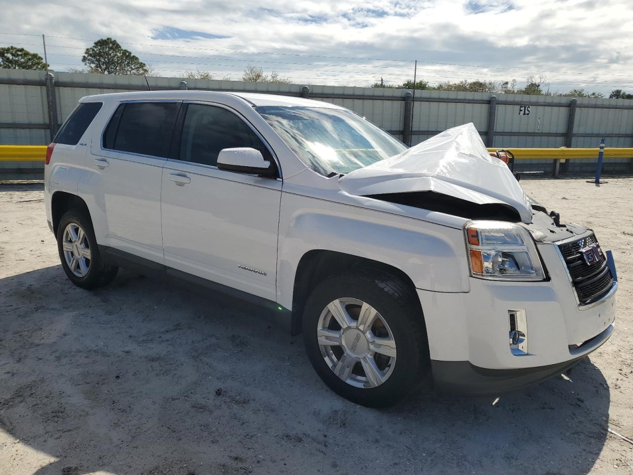 2015 GMC Terrain - Image 4