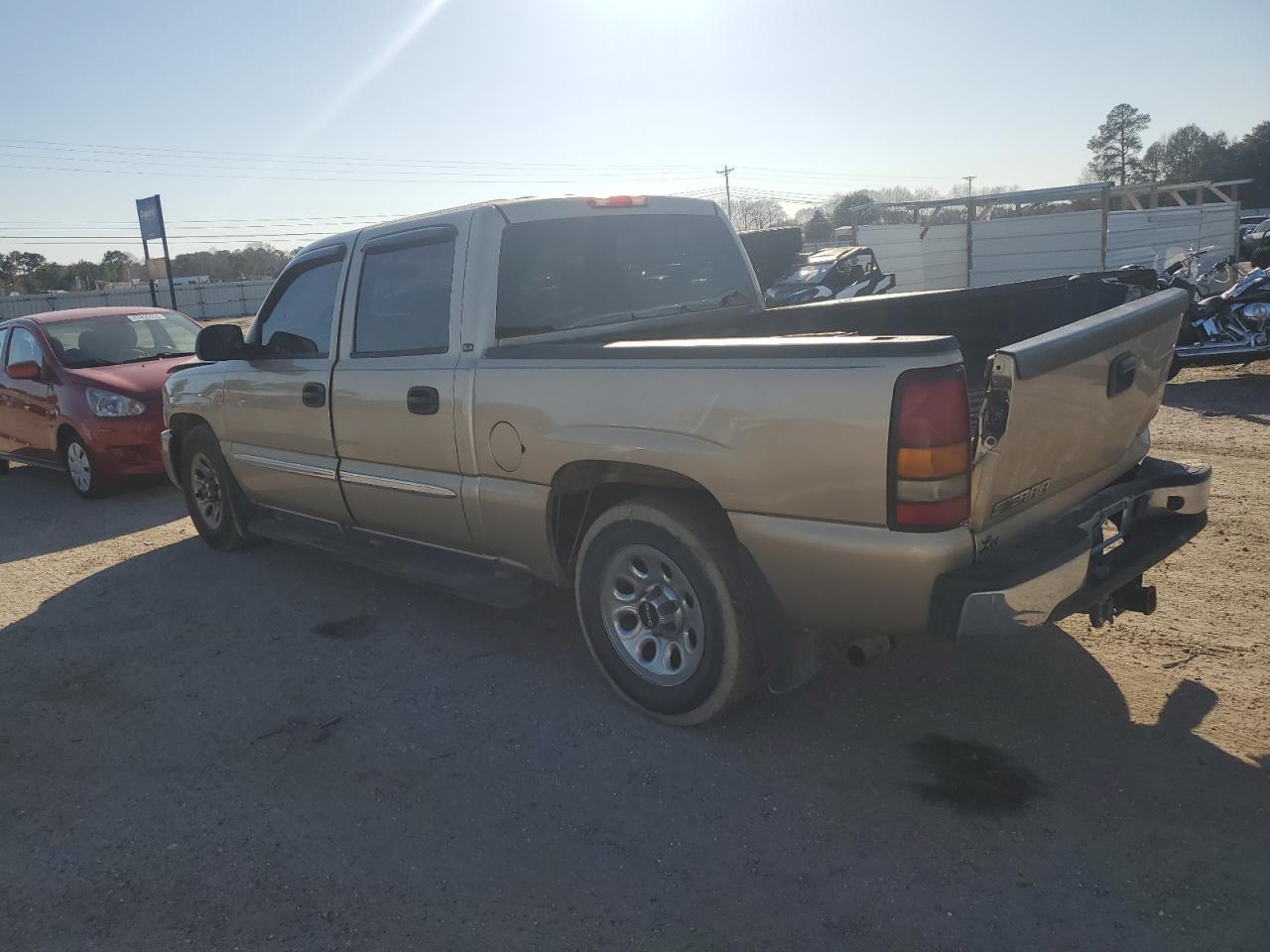 2005 GMC Sierra - Image 2