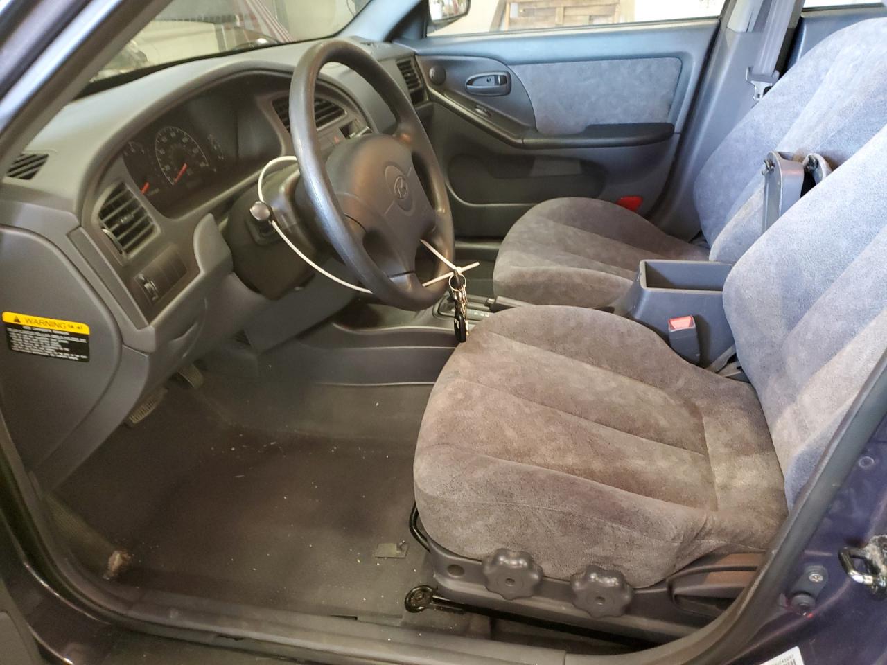 2002 Hyundai Elantra - Image 7