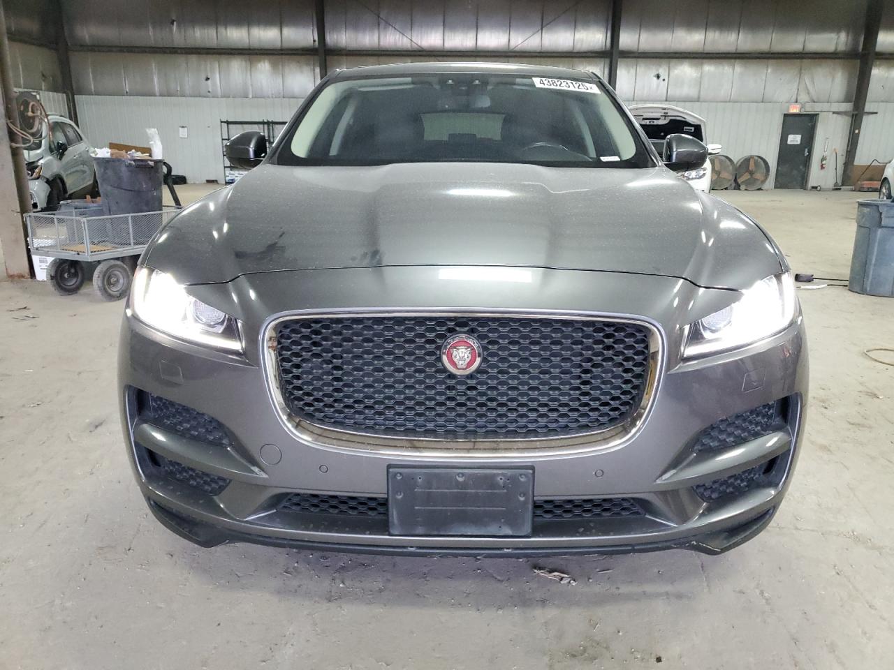 2017 Jaguar F-Pace - Image 5