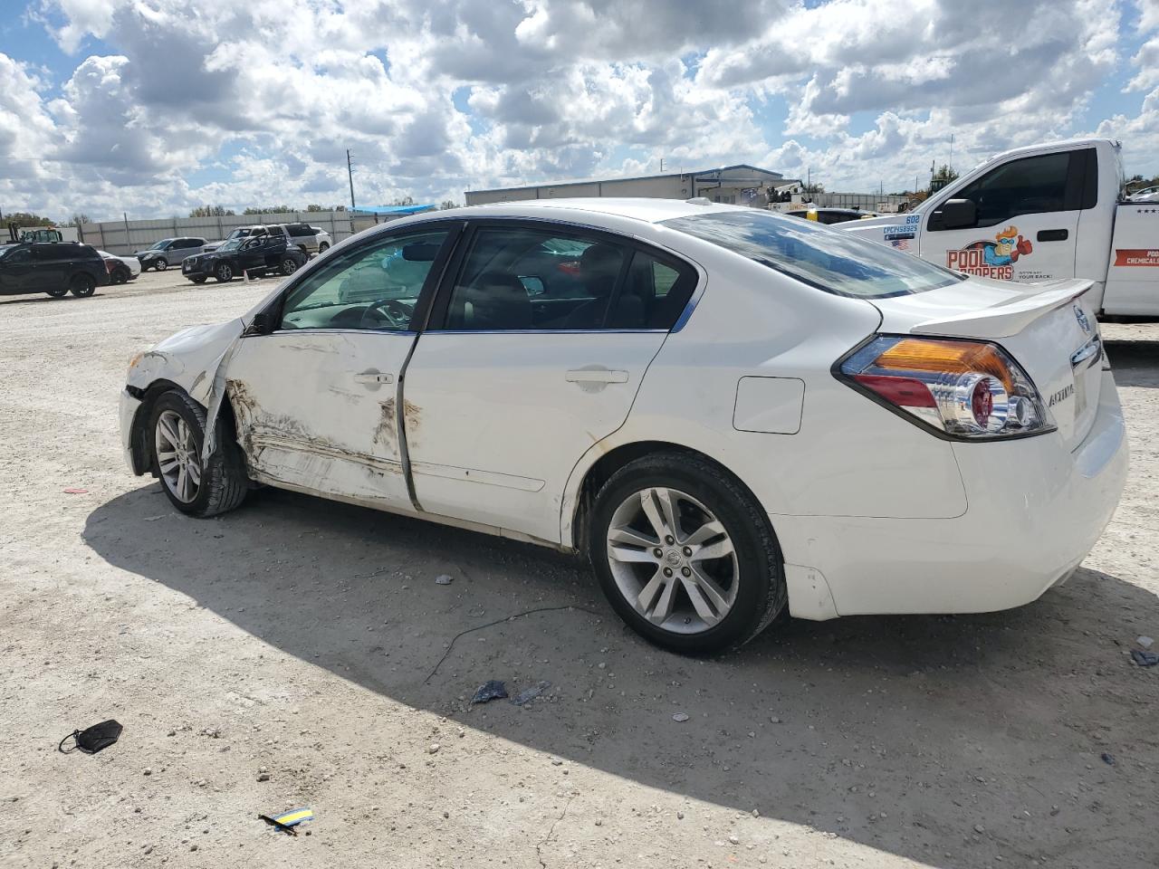 2010 Nissan Altima - Image 2