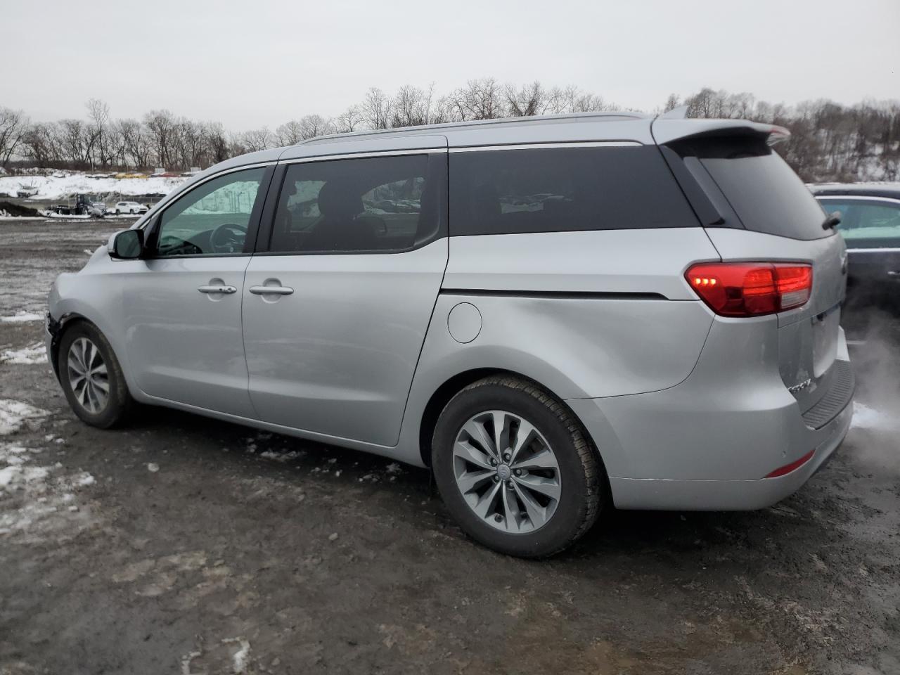 2018 Kia Sedona - Image 2