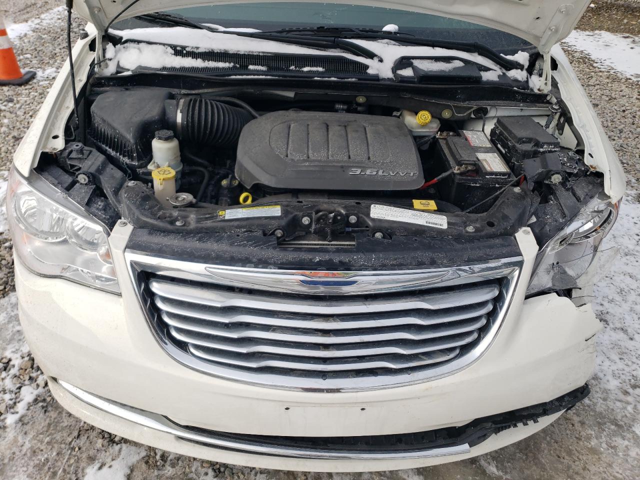 2012 Chrysler Town & Country - Image 13