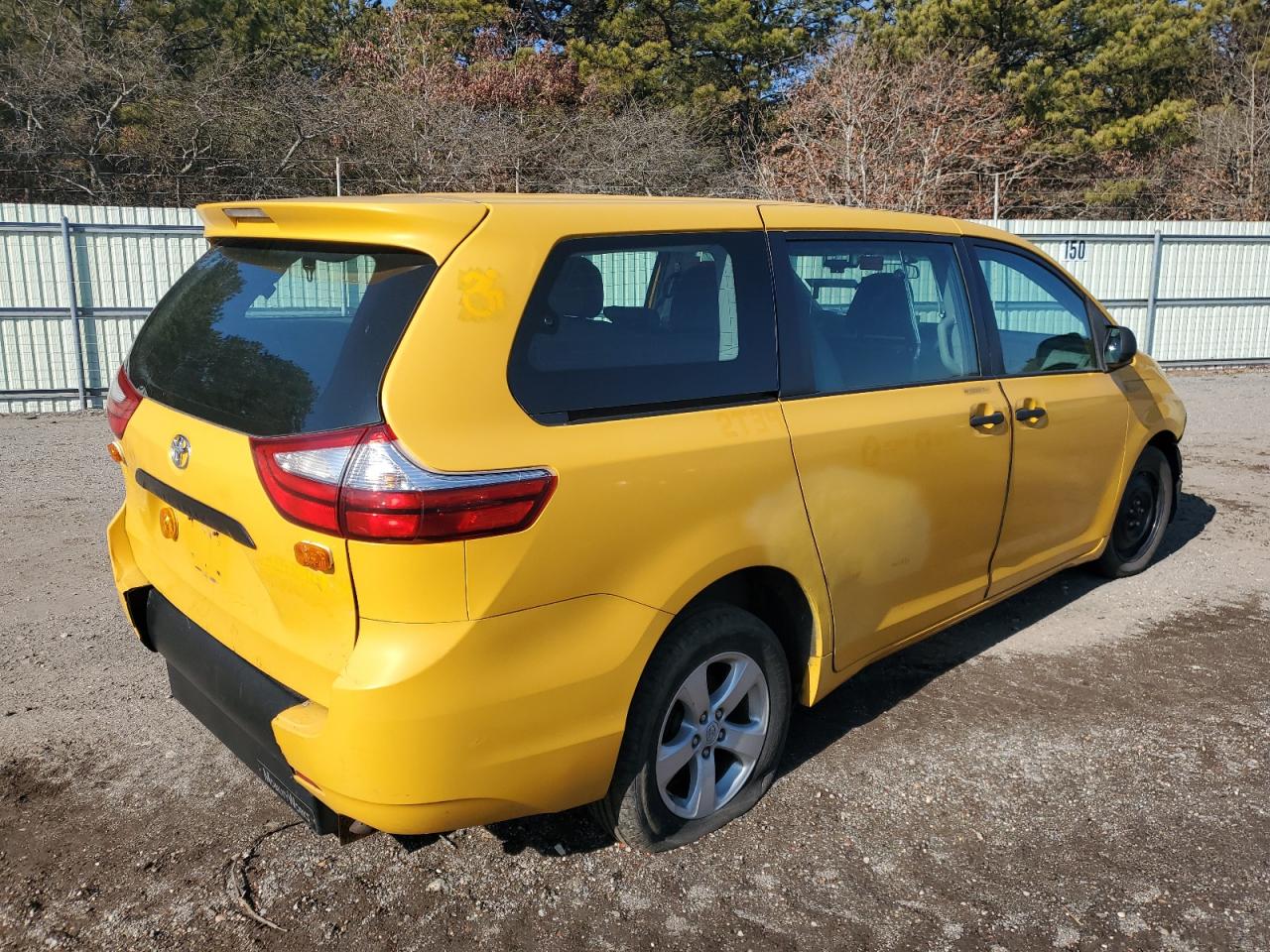 2016 Toyota Sienna - Image 3