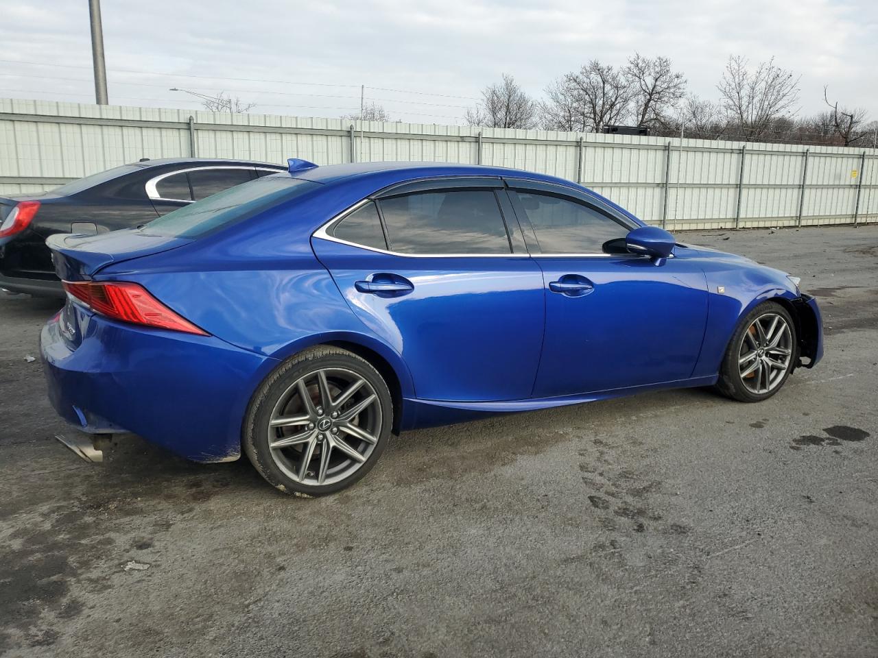 2017 Lexus IS - Image 3