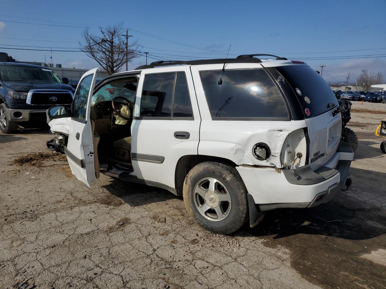 2002 Chevrolet TrailBlazer - Image 2
