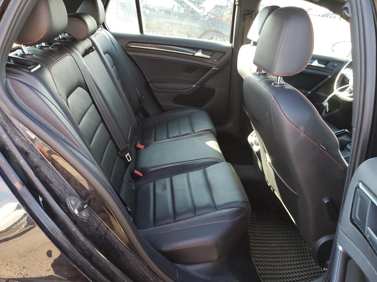 2015 Volkswagen GTI - Image 10