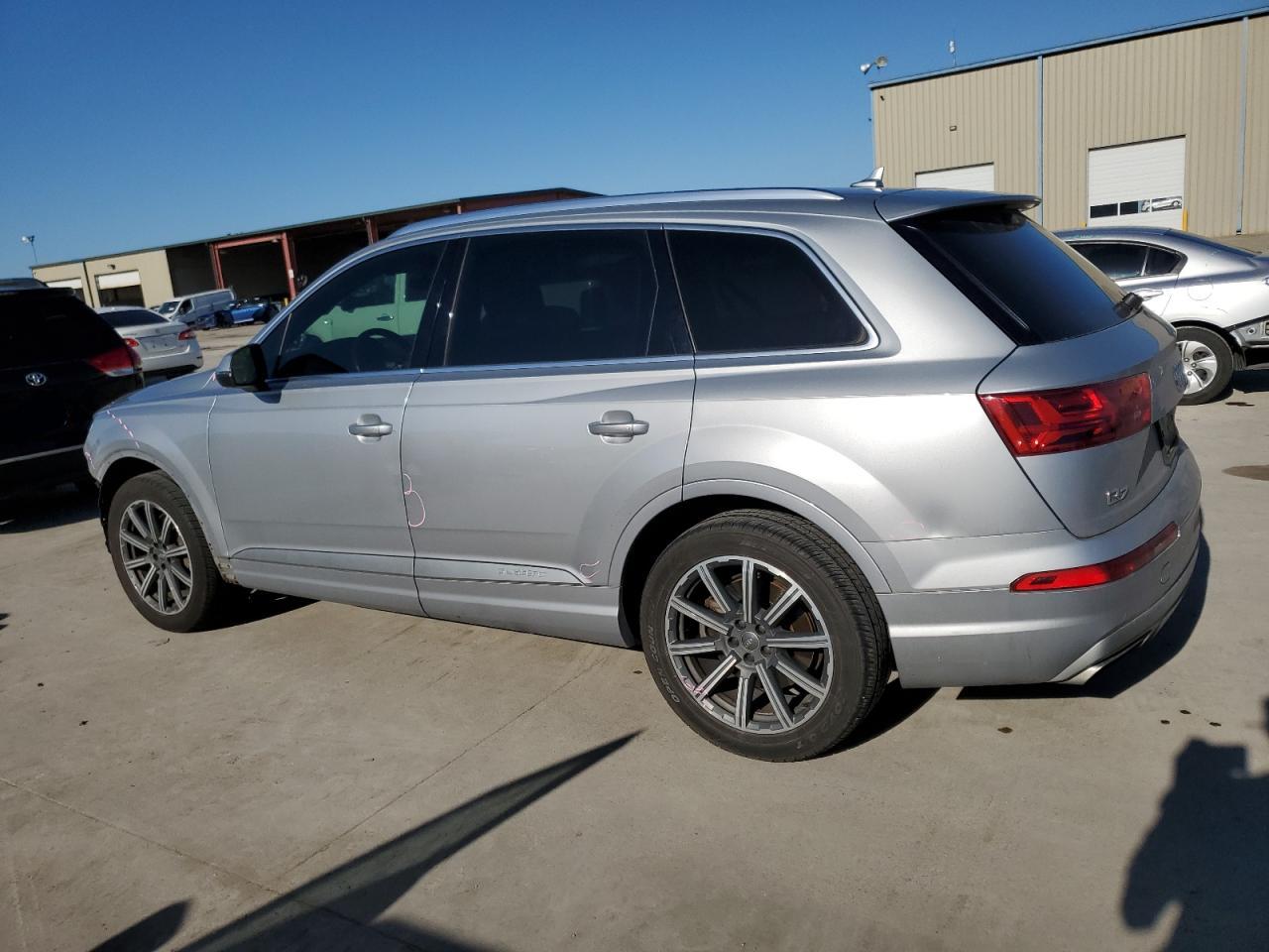 2017 Audi Q7 - Image 2