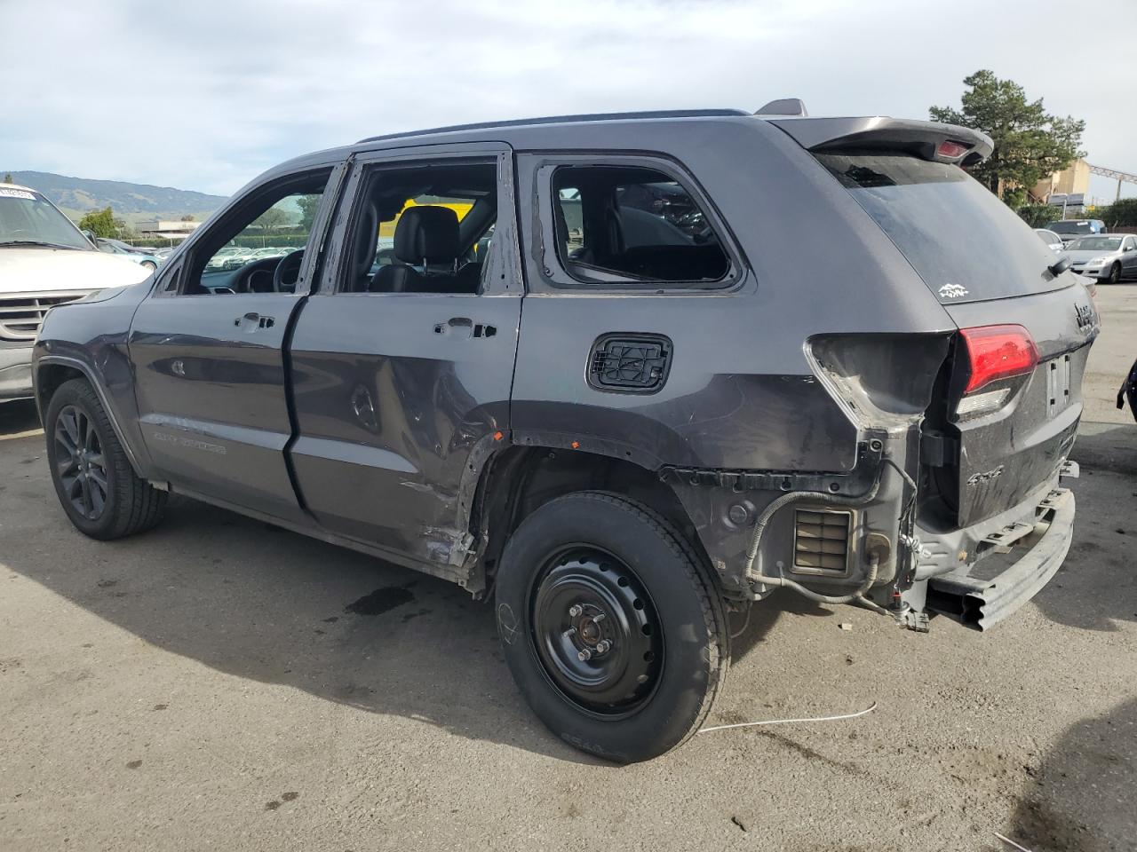 2018 Jeep Grand Cherokee - Image 2