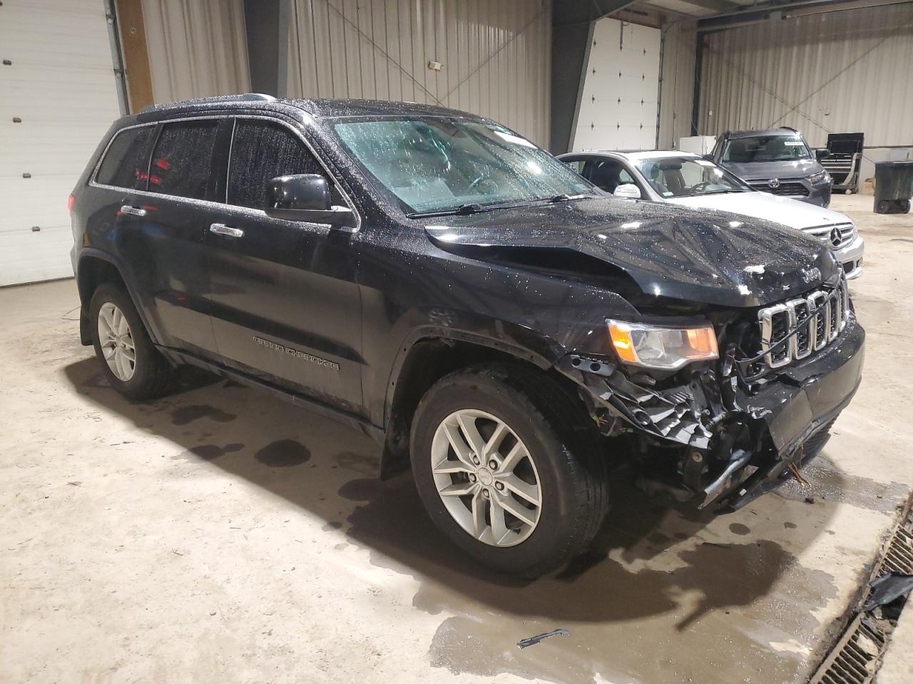 2017 Jeep Grand Cherokee - Image 4
