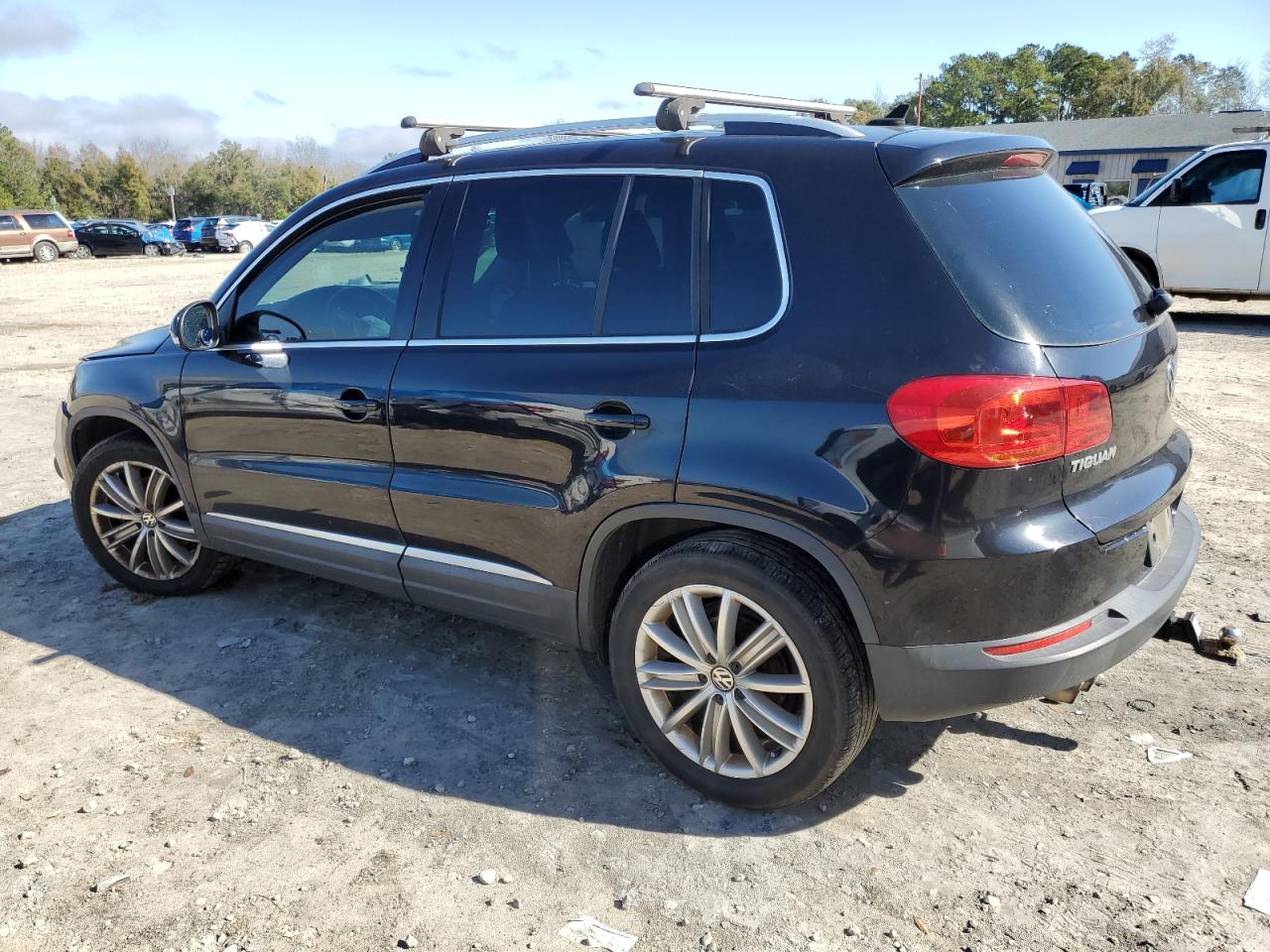 2015 Volkswagen Tiguan - Image 2
