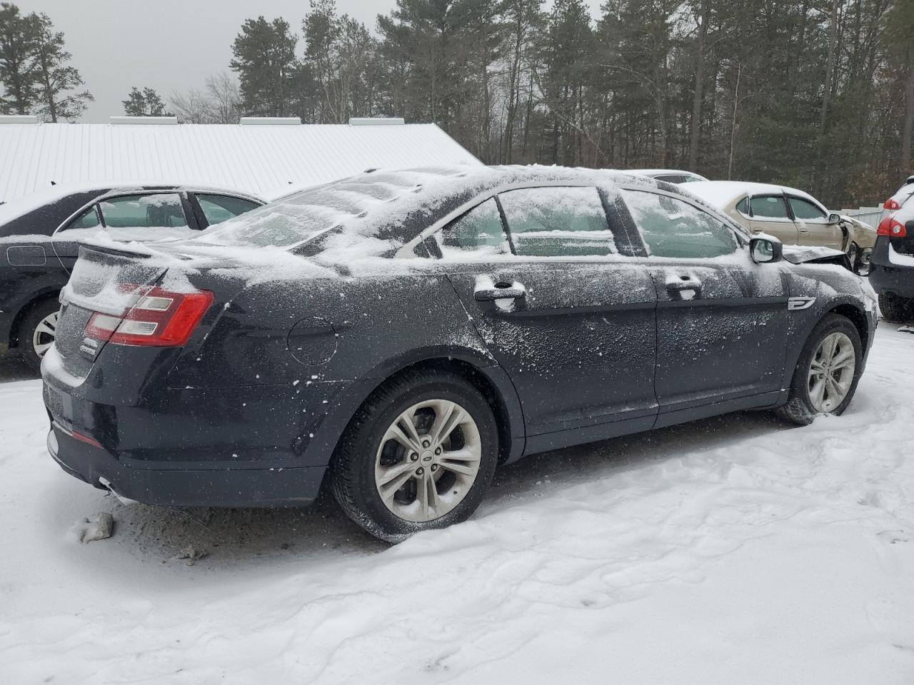 2015 Ford Taurus - Image 3