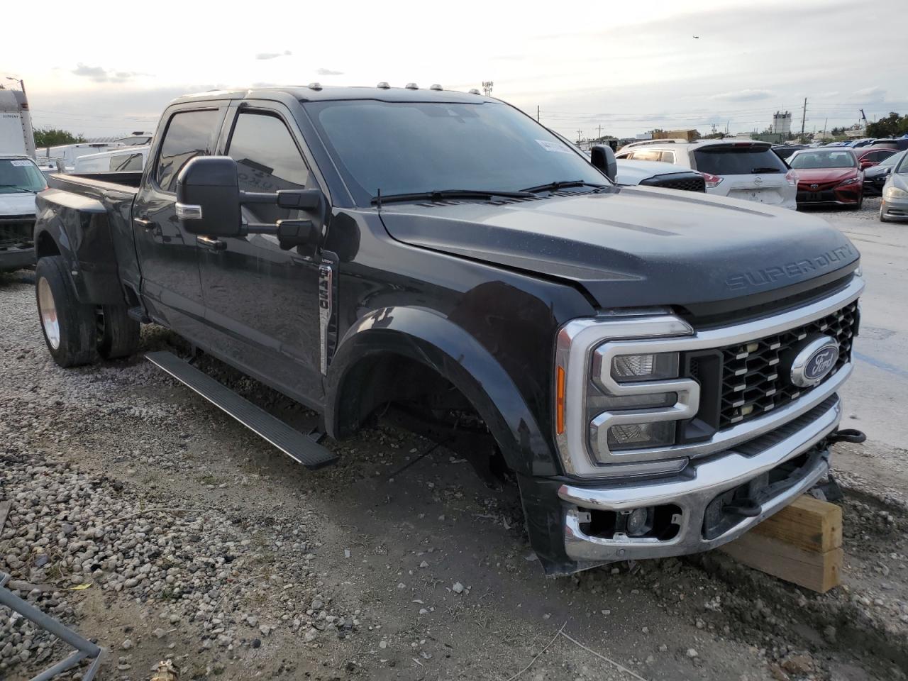 2023 Ford F450 - Image 4