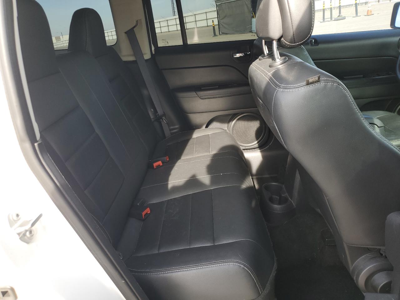 2015 Jeep Liberty (Patriot) - Image 11