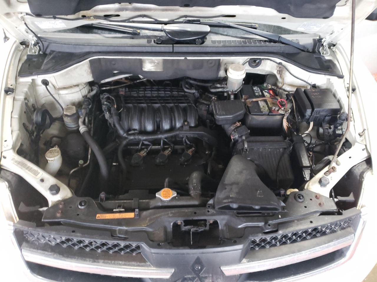 2007 Mitsubishi Endeavor - Image 14
