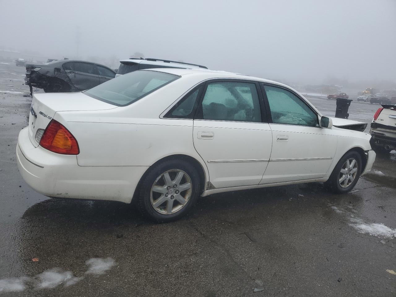 2002 Toyota Avalon - Image 3