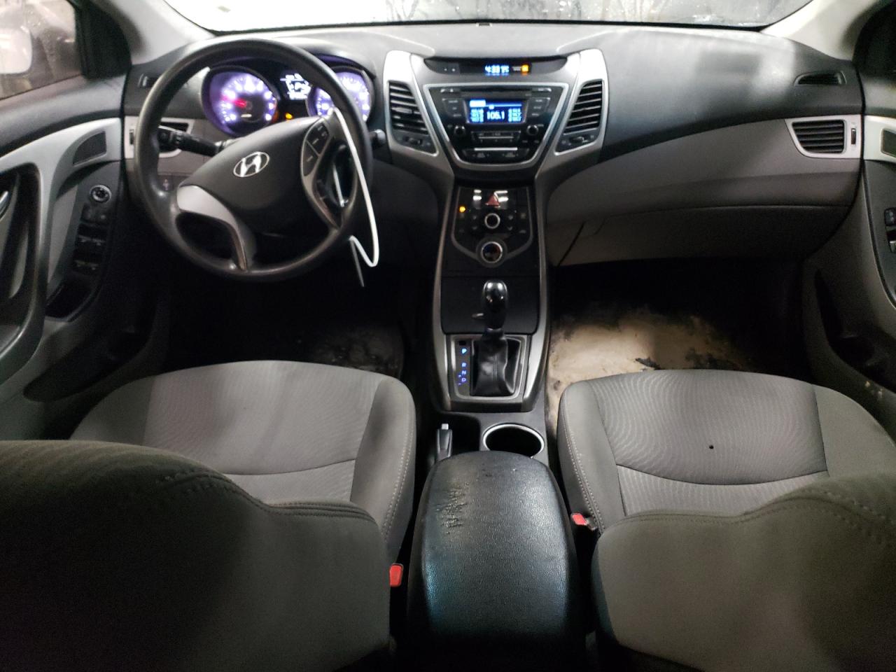 2016 Hyundai Elantra - Image 8