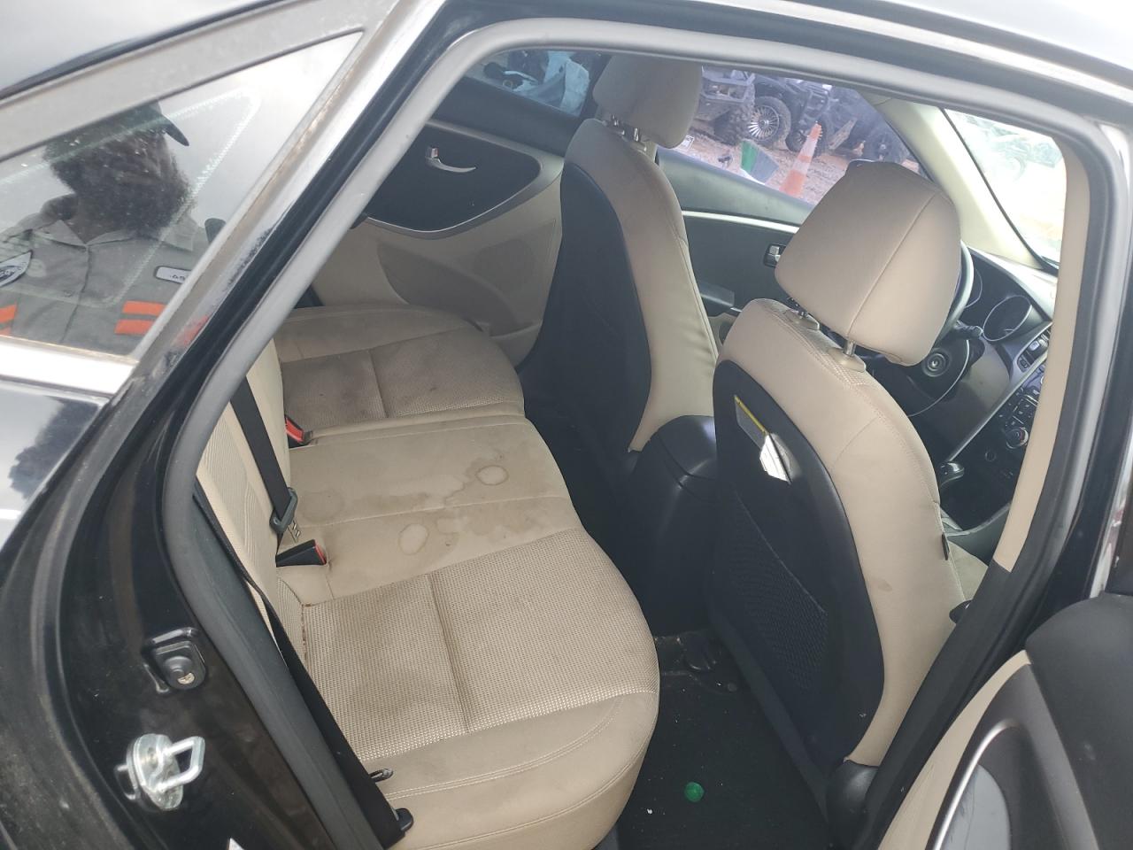 2016 Hyundai Elantra - Image 10