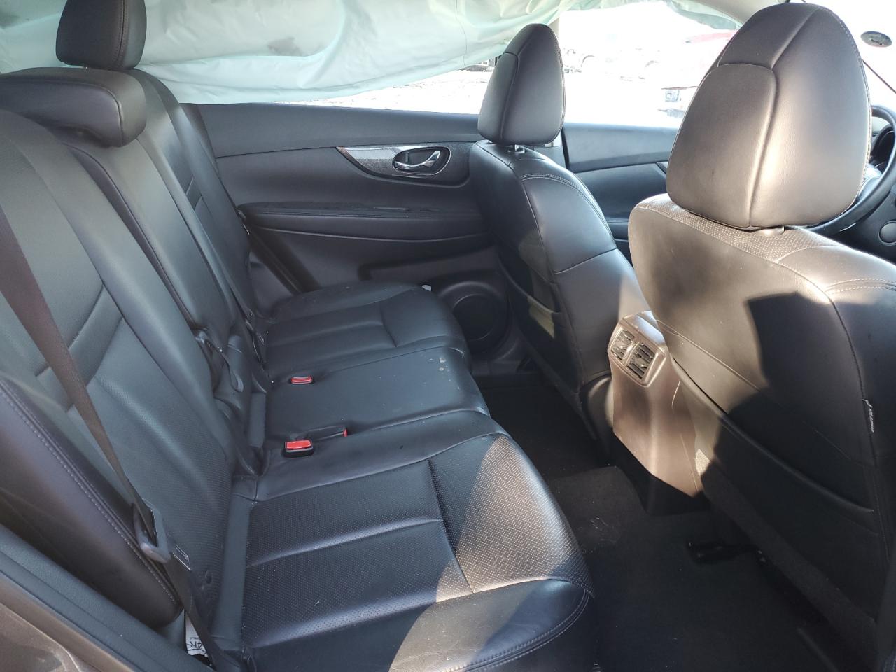 2015 Nissan Rogue - Image 12